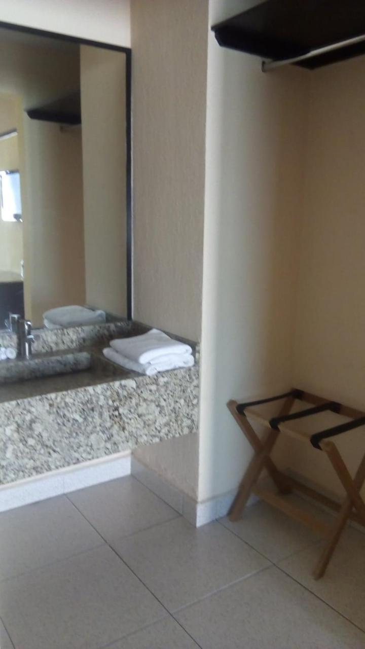 Jalyd Inn Irapuato Eksteriør billede
